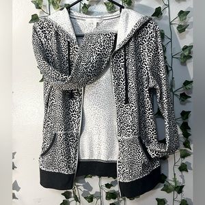 Victoria Secret leopard long sleeve light jacket size small